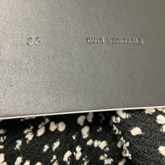 CHANEL BLACK / WHITE 2019 LA PAUSA CC BUTTON WOOL TWEED BELTED JACKET - Picture 9 of 9